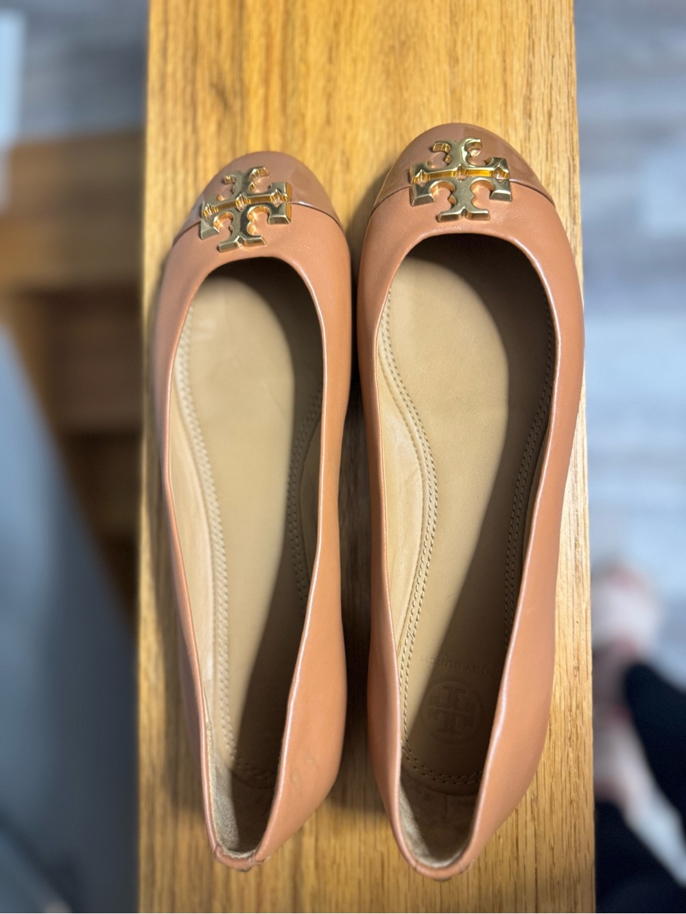 Tory Burch Leather Ballet Flats in Camel with Gold Logo